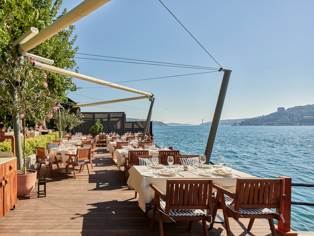 Sedat Yamak — Mimari Fotoğraf — Istanbul Restoran Modern Architecture Photography Lacivert Dış Cephe 1.